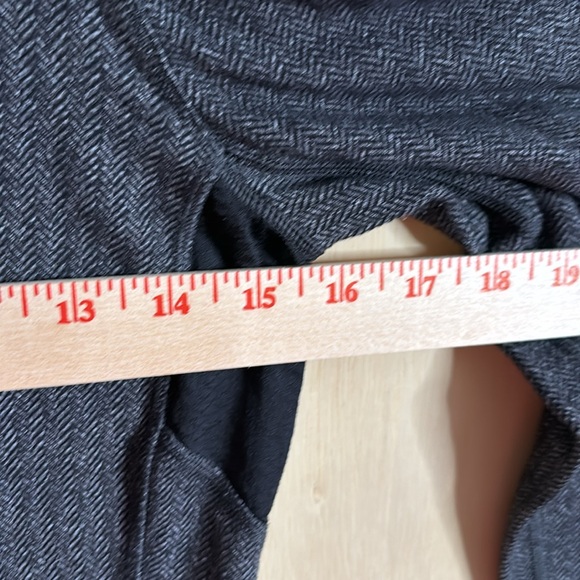 Lululemon Think fast top. Size 6 - Picture 7 of 10